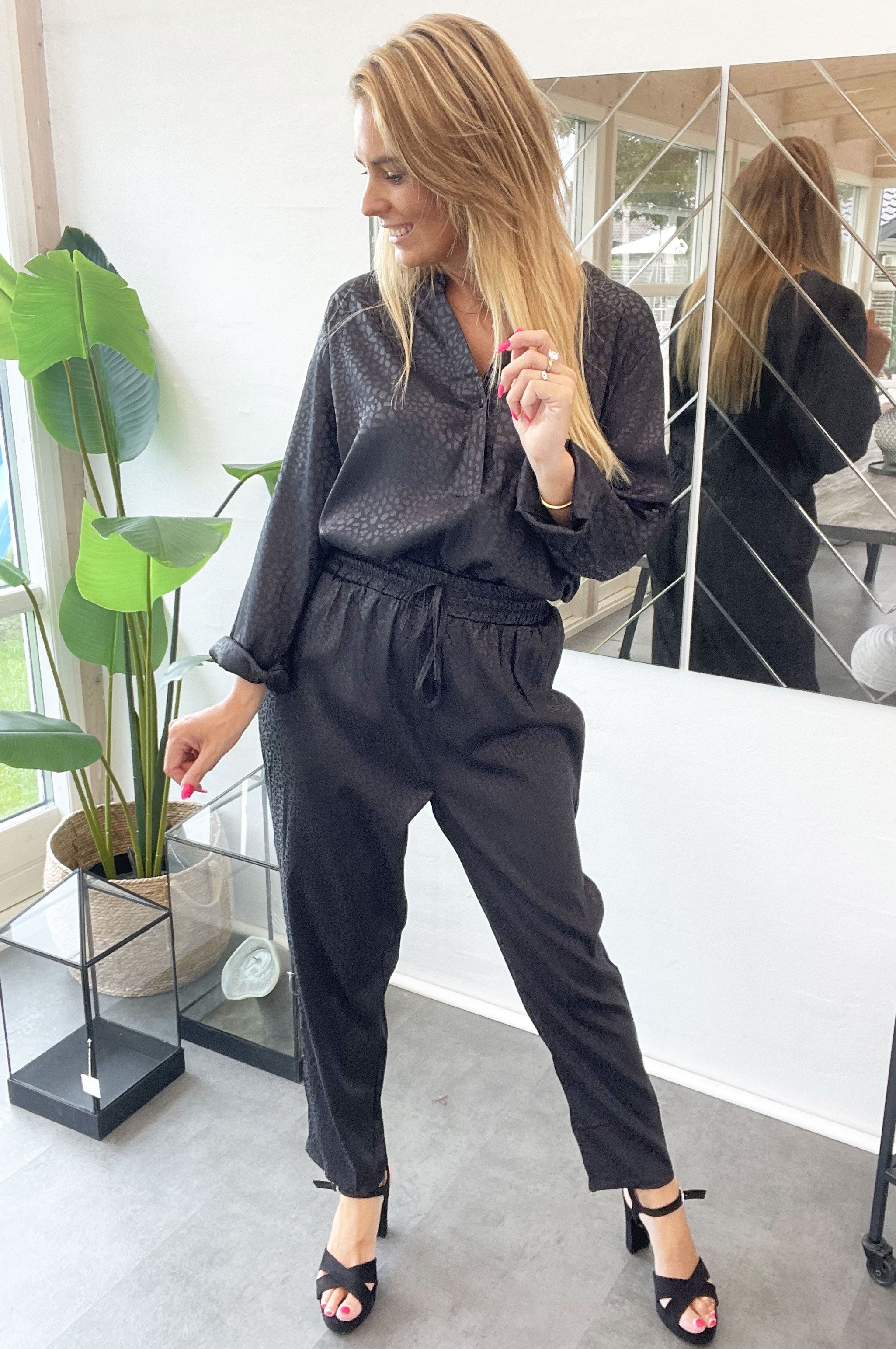 Miriam Shirt - Skjorte i silkelook med småt dyreprint